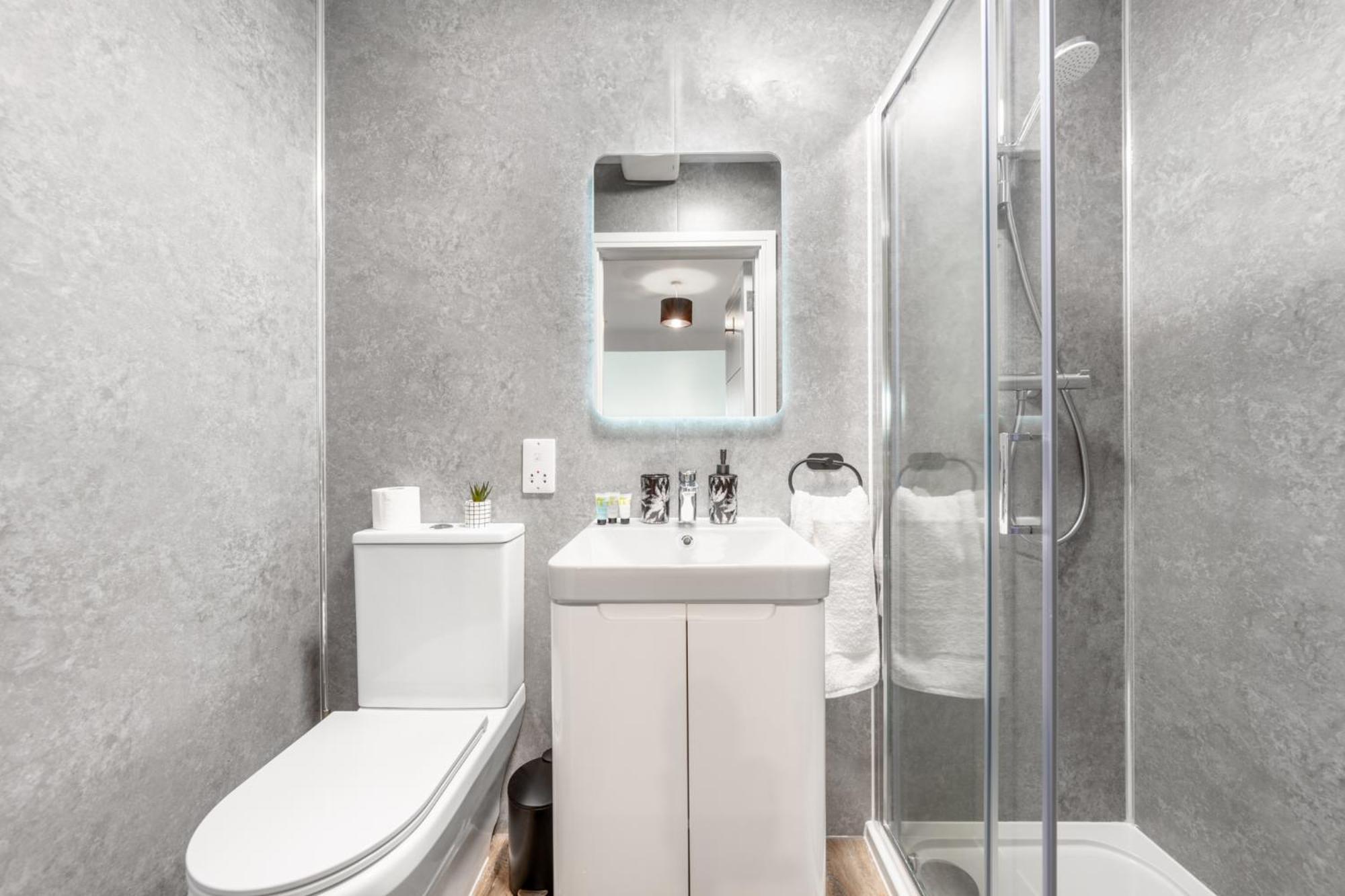 Potters Bar - Free Parking - Private Bathroom - Netflix - 4 Mins Walk To Station - 20 Mins Direct Trains To London Exterior foto